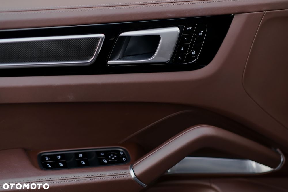 Porsche Cayenne Turbo - 11
