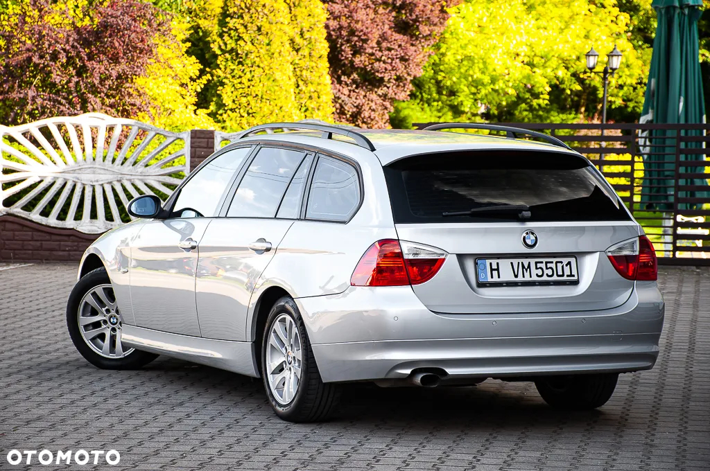 BMW Seria 3 318i Touring - 17