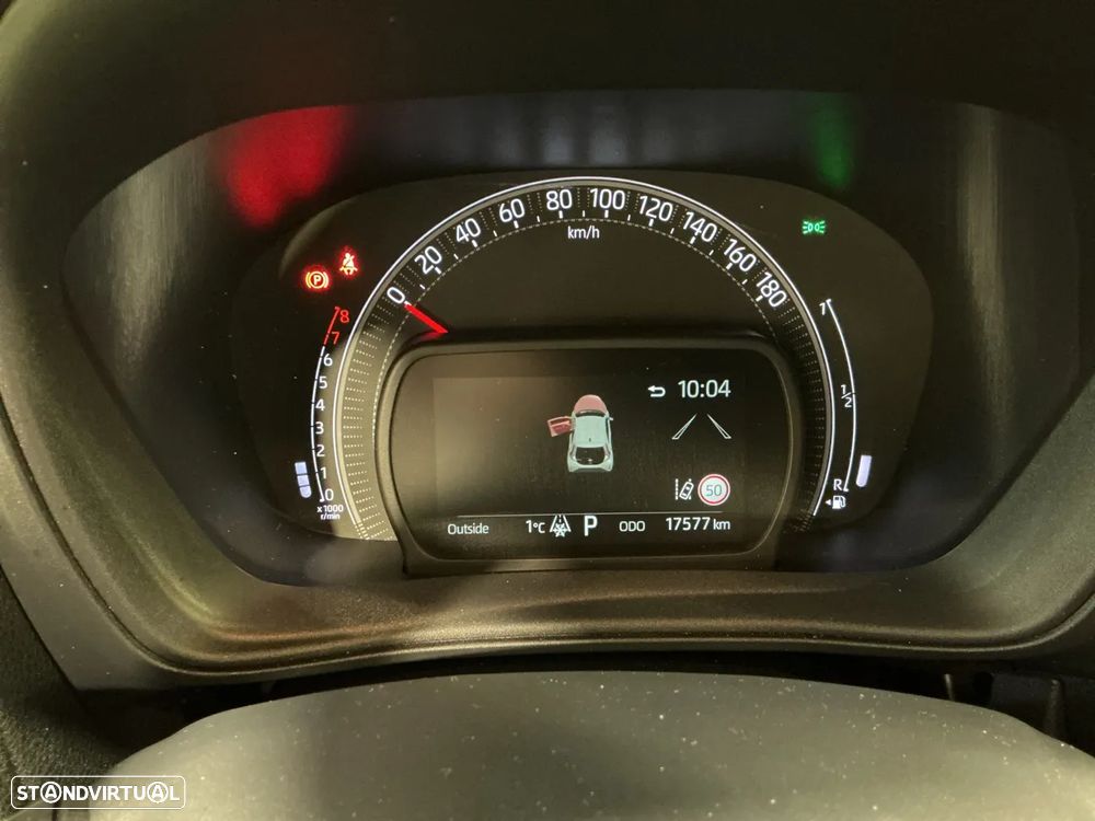 Toyota Aygo X S-CVT Black&White - 7