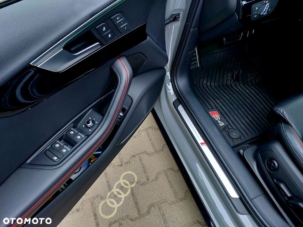 Audi A4 Avant 2.0 TDI Sport S tronic - 28