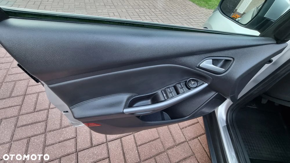 Ford Focus 1.6 Ti-VCT Titanium - 16