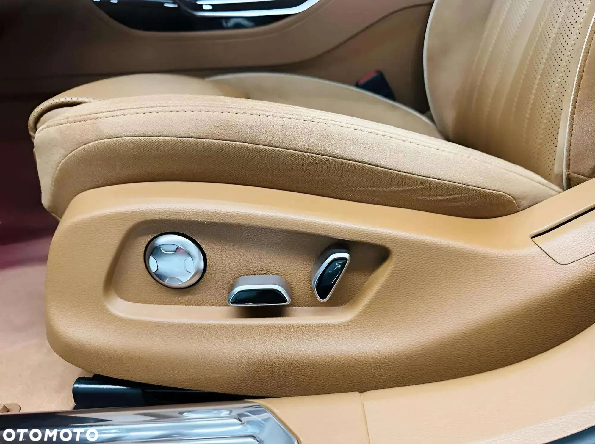 Hongqi H9 Standard - 24