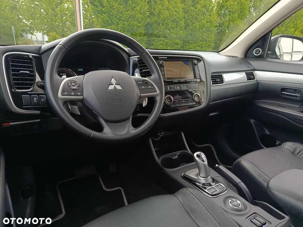 Mitsubishi Outlander 2.0 4WD Plus - 36