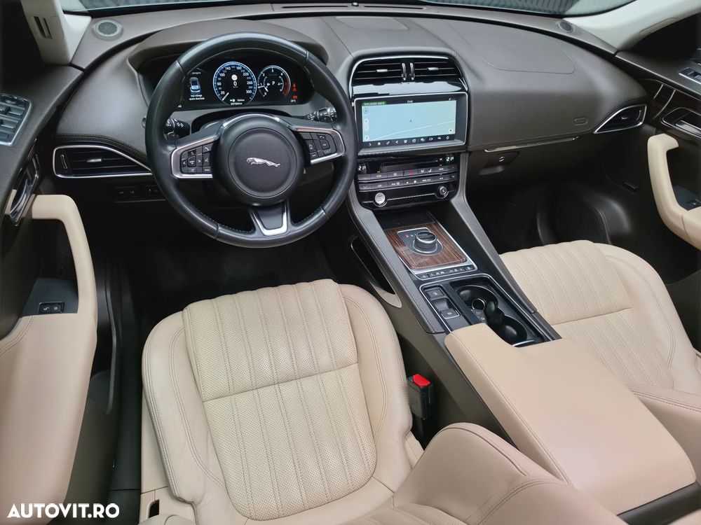 Jaguar F-Pace 20d AWD Portfolio - 12