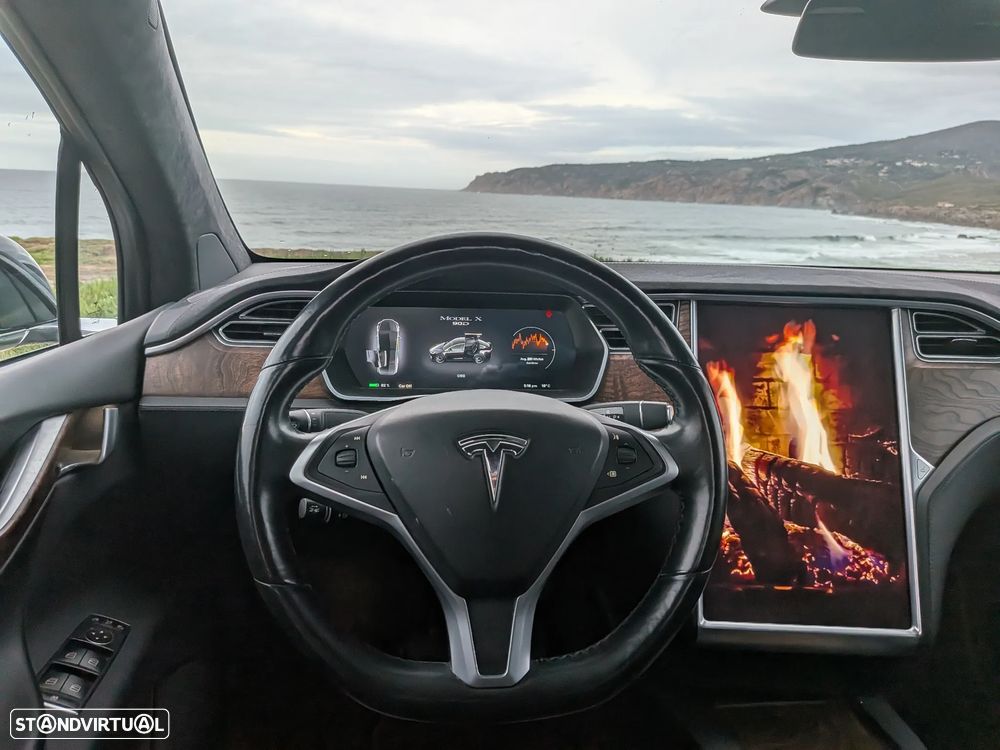 Tesla Model X 90D - 15