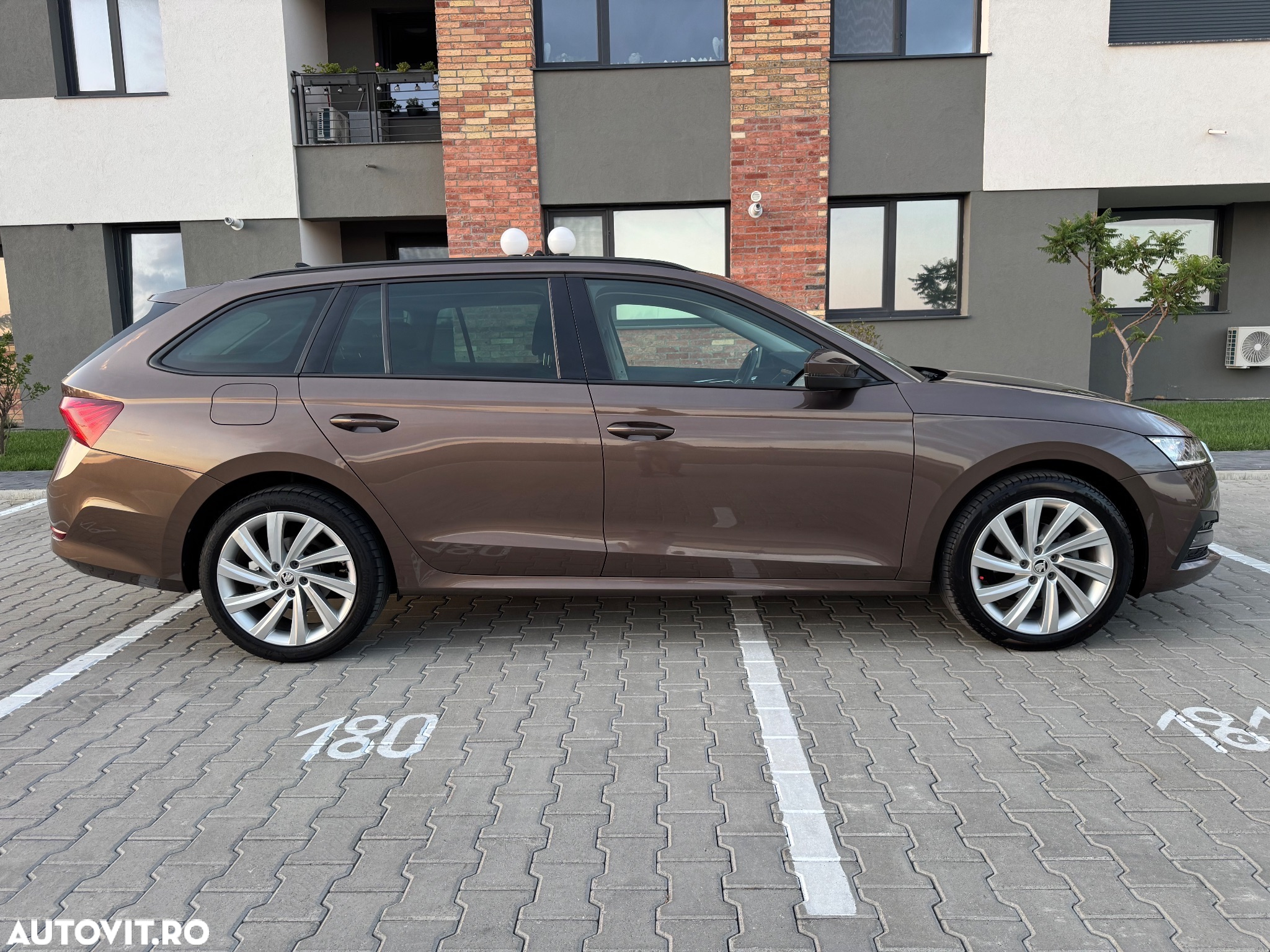 Skoda Octavia 2.0 TDI DSG Style - 6