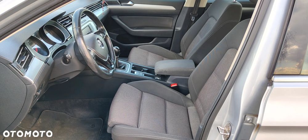 Volkswagen Passat Variant 1.6 TDI (BlueMotion Technology) Trendline - 13