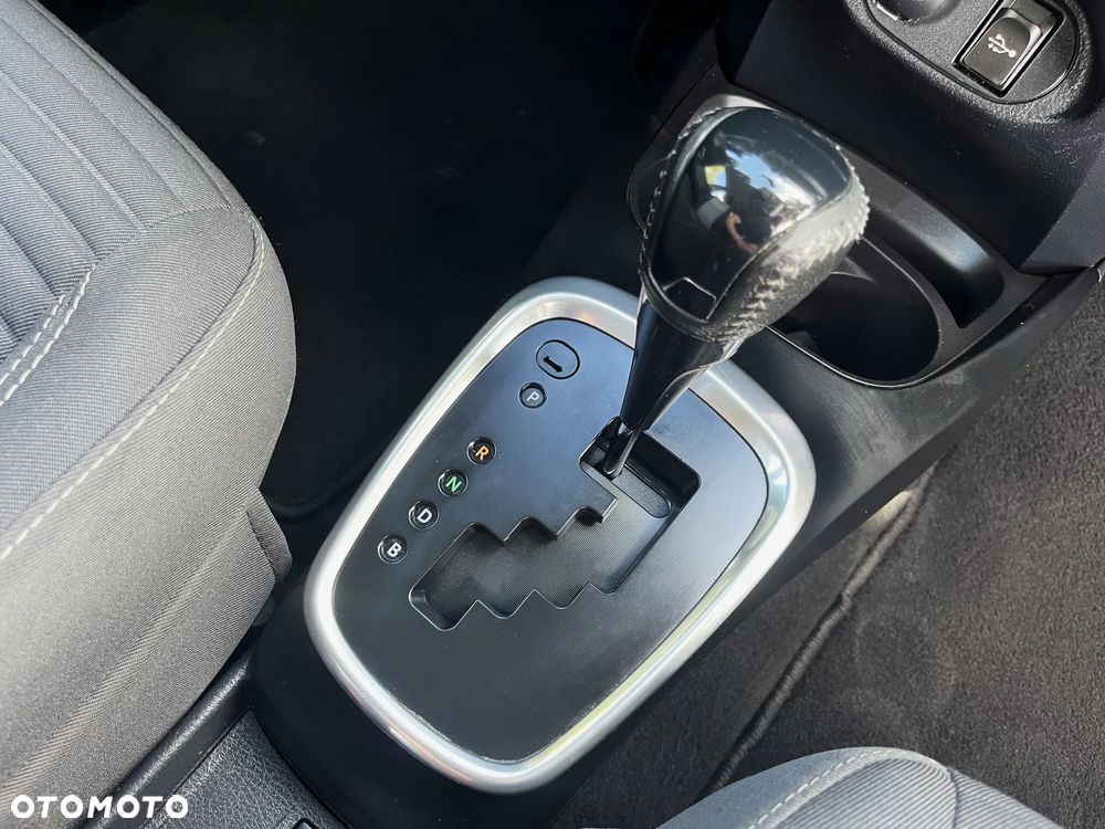 Toyota Yaris ver-hybrid-1-5-comfort - 23