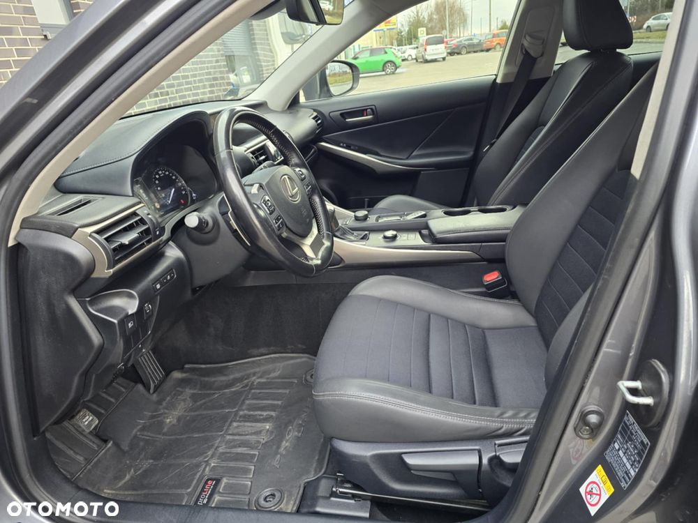 Lexus IS 300h F Sport EU6 - 19