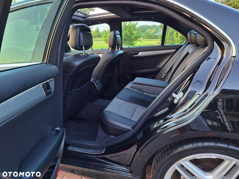 Mercedes-Benz Klasa C 200 CGI BlueEff Avantgarde - 17