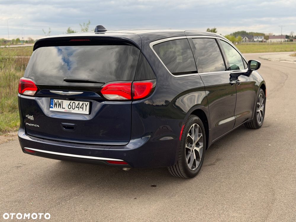 Chrysler Pacifica - 5