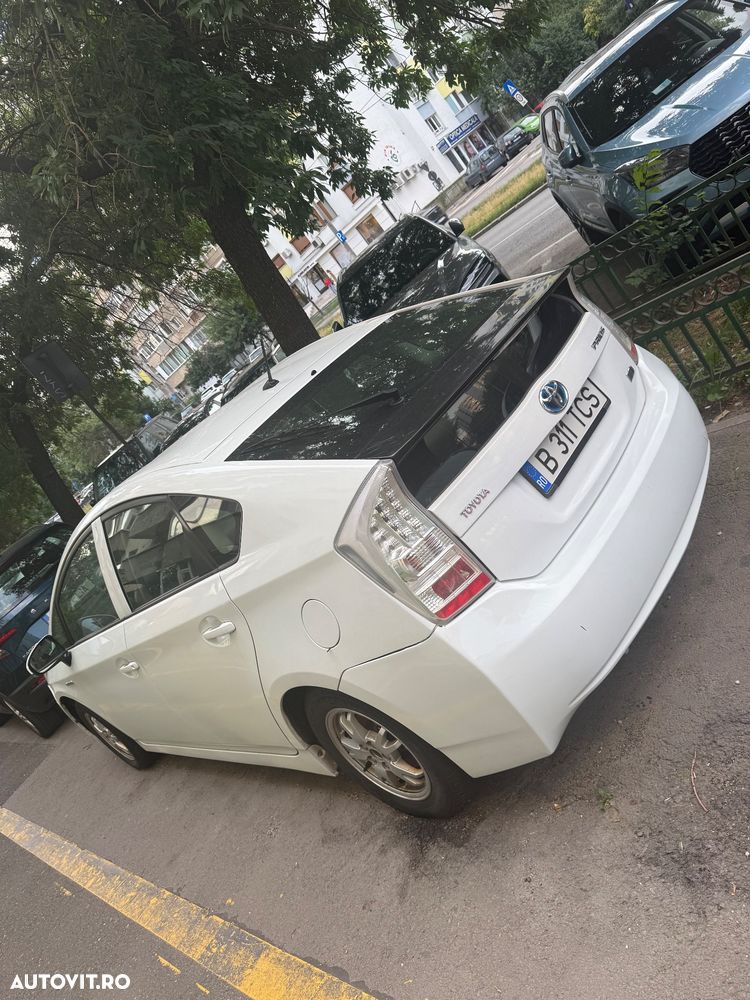 Toyota Prius (Hybrid) Luna - 3