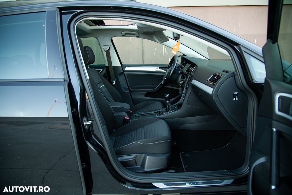 Volkswagen Golf - 35