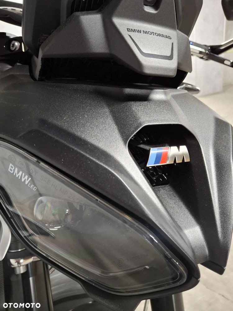 BMW S - 8