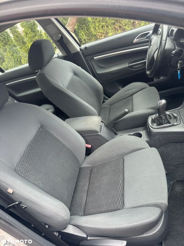 Skoda Superb 2.0 TDI DPF Ambiente - 27