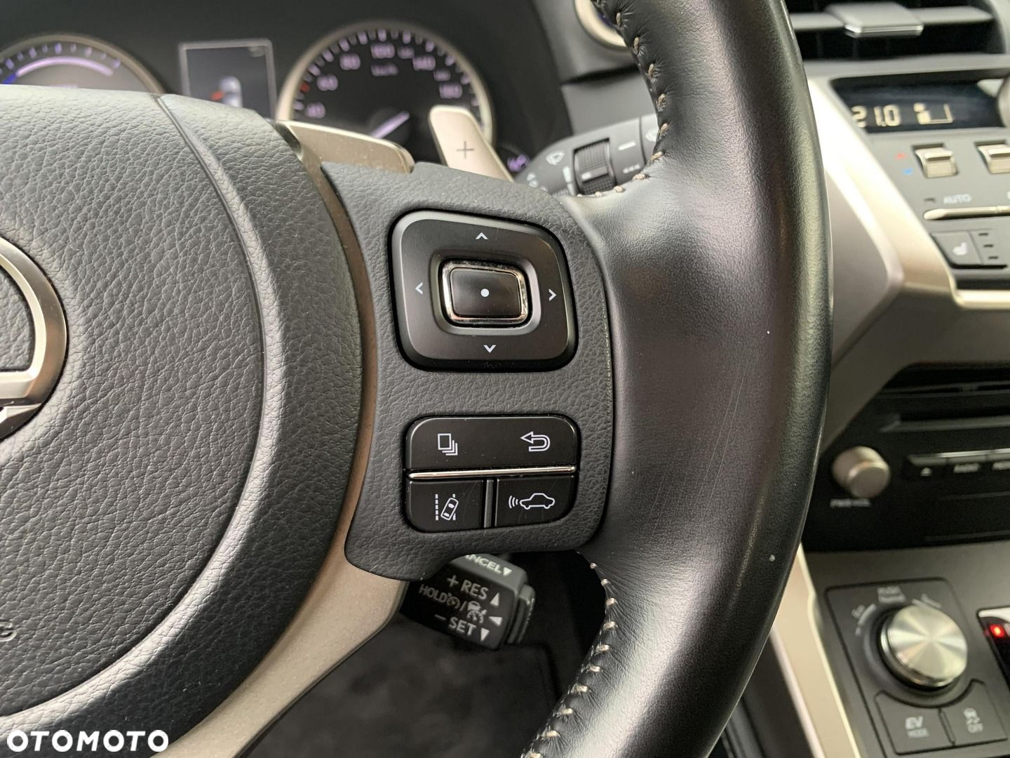 Lexus NX 300h Business Edition AWD - 17