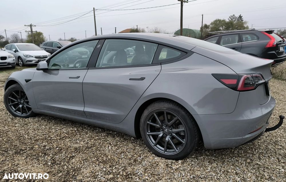 Tesla Model 3 - 3