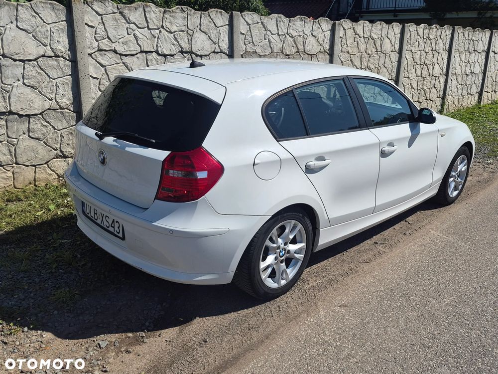 BMW Seria 1 116I 2008 photo 3