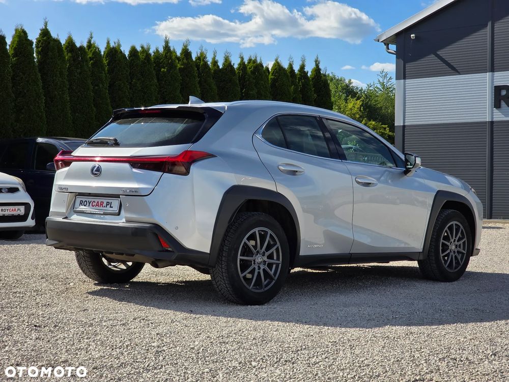 Lexus UX - 10
