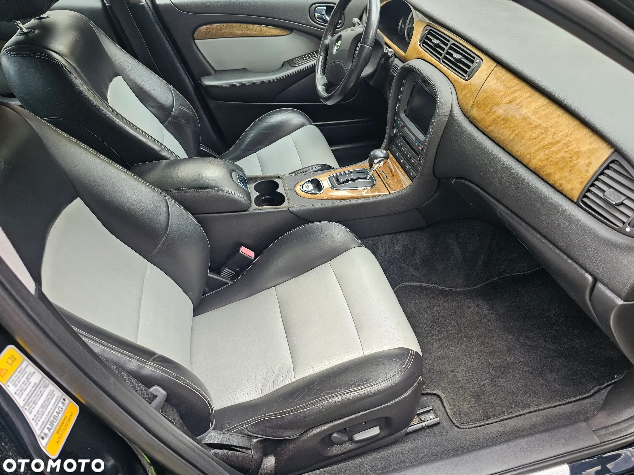 Jaguar S-Type R - 14