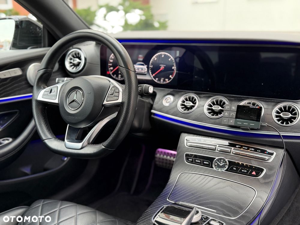 Mercedes-Benz Klasa E 220 d 4-Matic 9G-TRONIC - 29