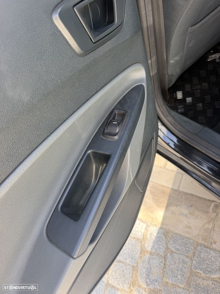 Ford Fiesta - 10