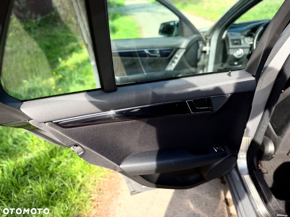 Mercedes-Benz Klasa C 200 (BlueEFFICIENCY) 7G-TRONIC Avantgarde - 35