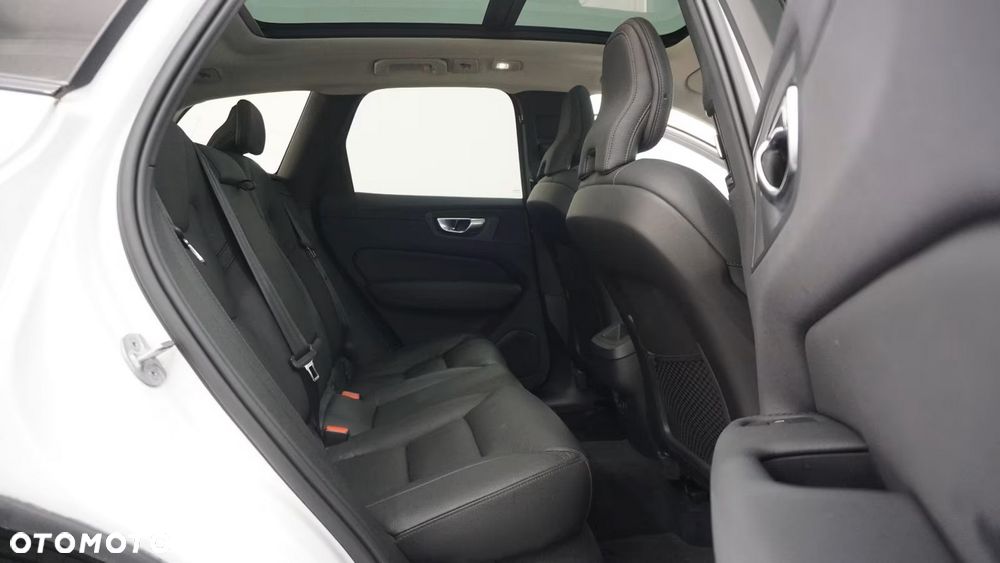 Volvo XC 60 B4 B Plus Dark - 18