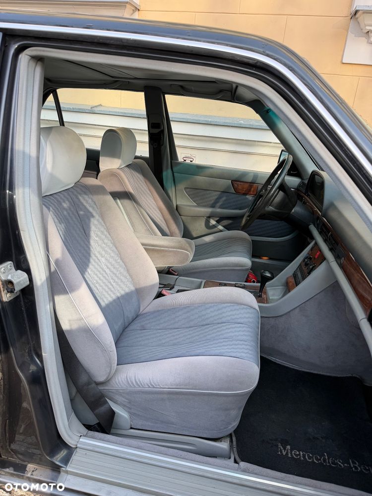 Mercedes-Benz 280 - 27