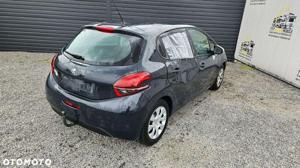 Peugeot 208 - 18