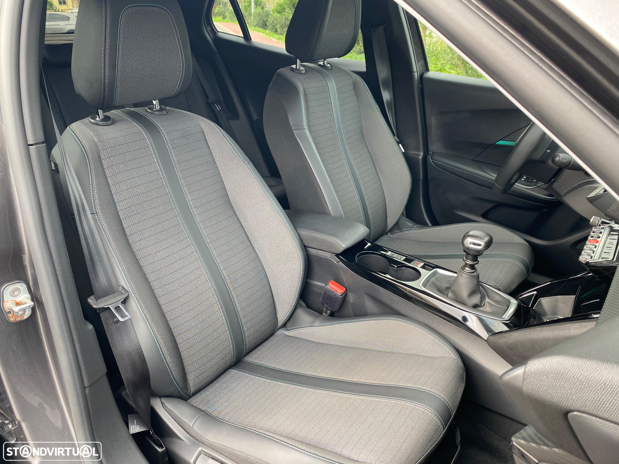 Peugeot 2008 1.2 PureTech Allure Pack - 20