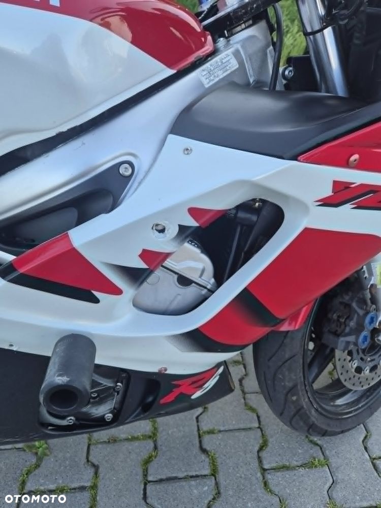 Yamaha R6 - 12