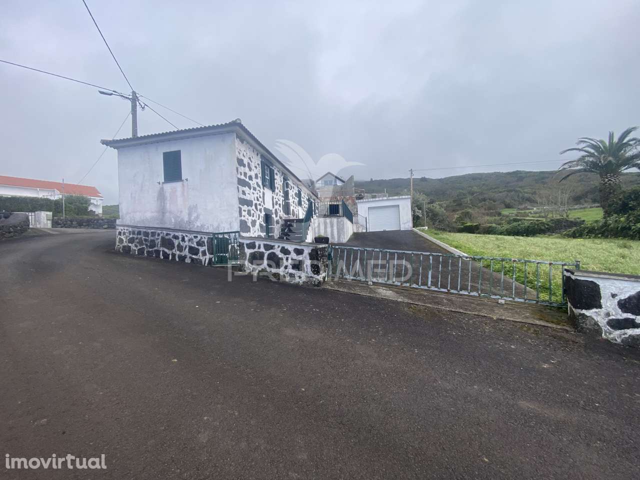 Moradia T2 com Terreno na Freguesia dos Rosais - Grande imagem: 2/12