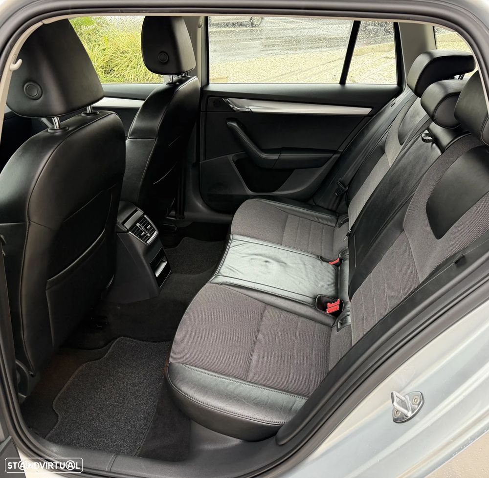 Skoda Octavia Break 1.6 TDi Sportline - 23