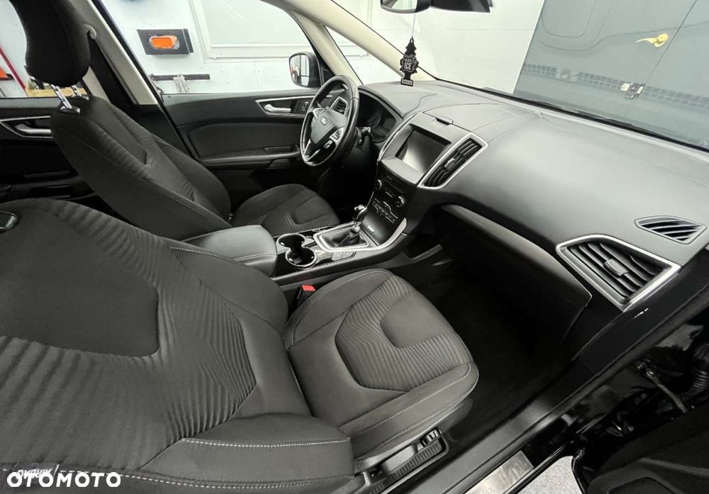 Ford S-Max - 19