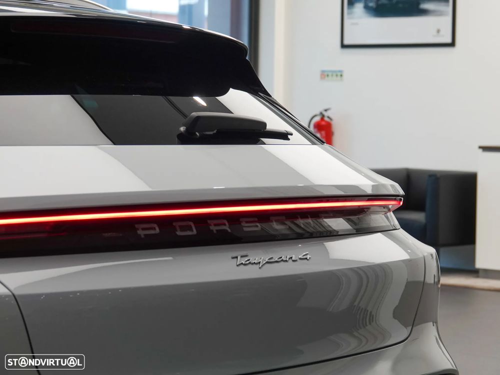 Porsche Taycan Cross Turismo 4 - 20