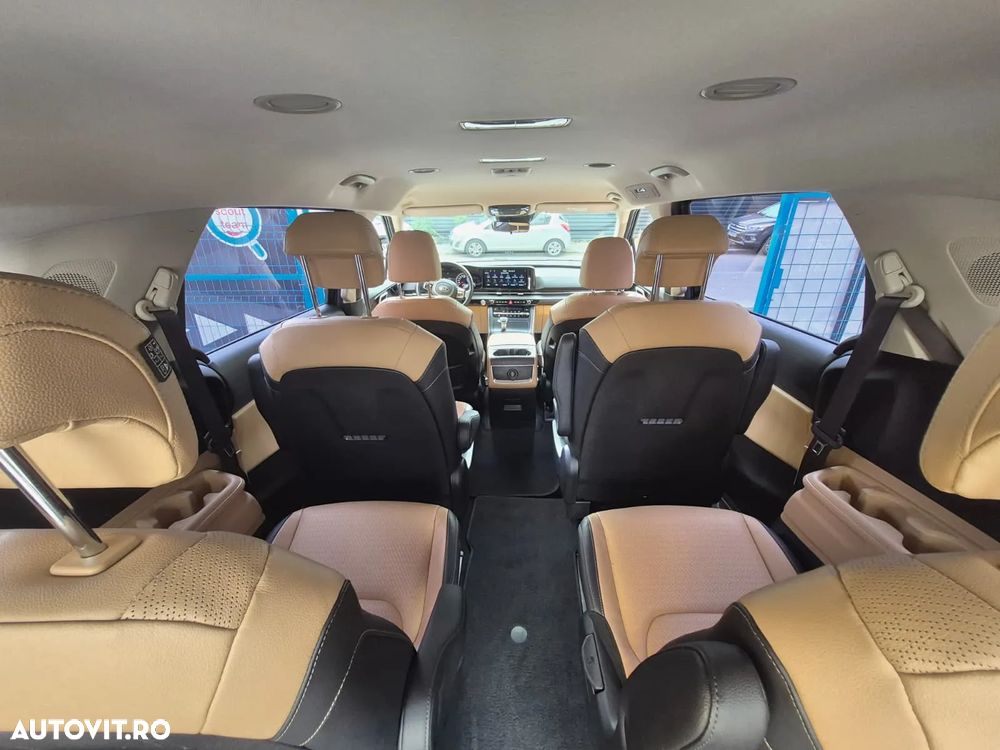 Kia Carnival - 10