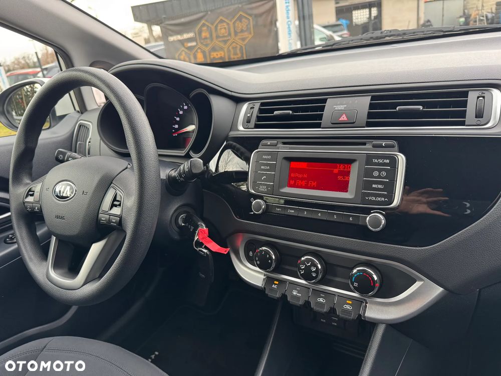 Kia Rio 1.2 Attract - 25