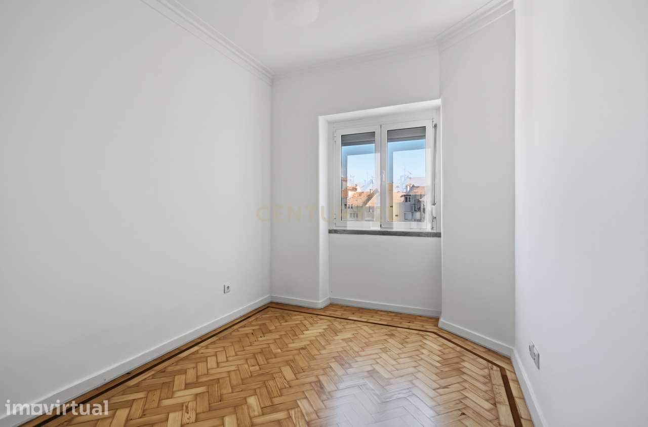 Excelente T3 com Potencial T4 para Arrendamento na Avenida Óscar Monte - Grande imagem: 4/14