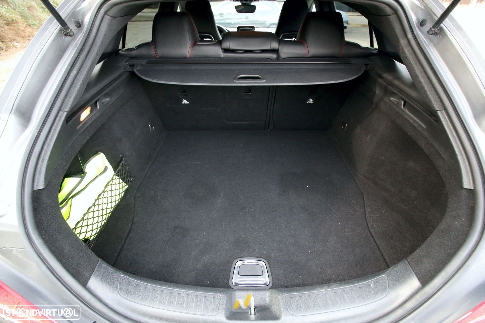 Mercedes-Benz CLA 200 d Shooting Brake AMG Line - 12