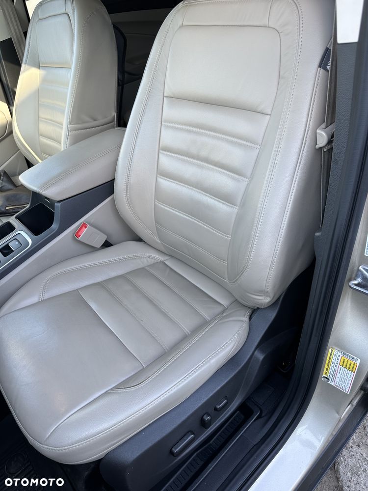 Ford Escape ver-2-0-ecoboost-awd-titanium - 22