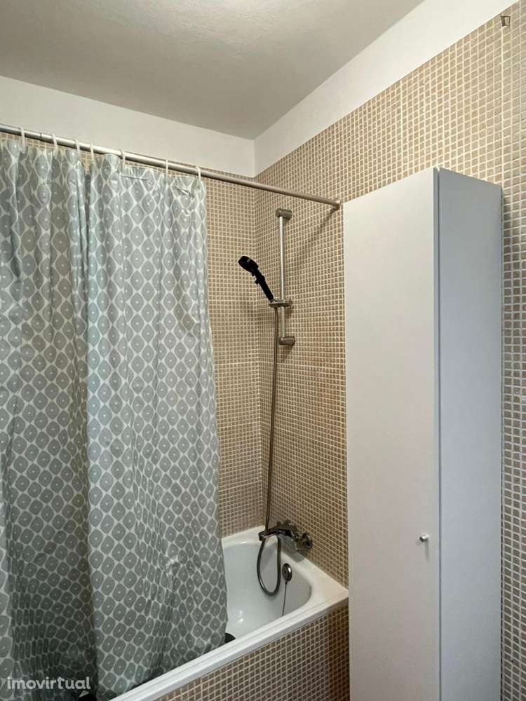 Quarto - localizado em Aveiro - Grande imagem: 3/15