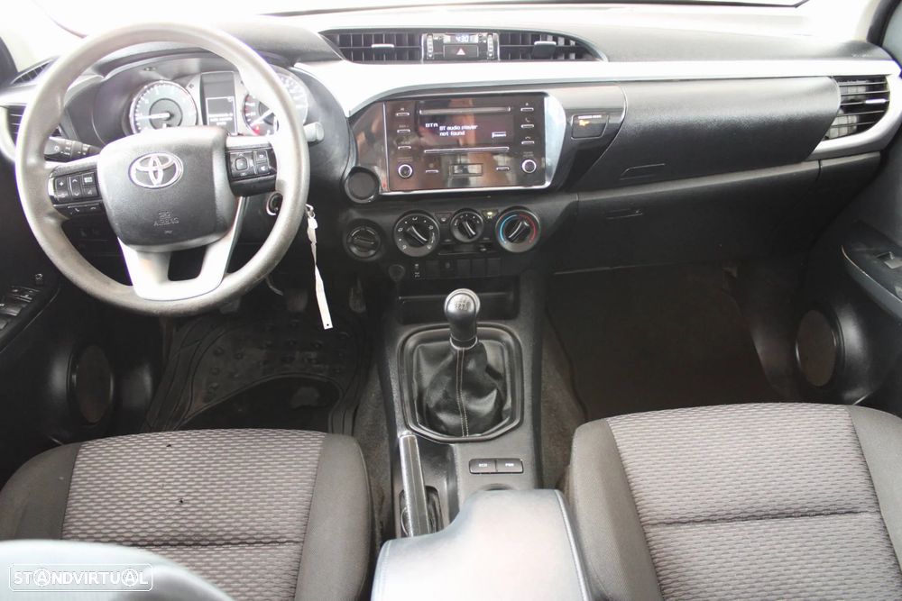 Toyota Hilux 2.4 D-4D 4X4 Cabine dupla - 9