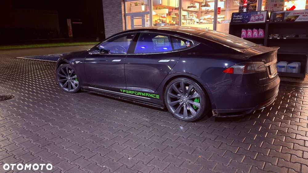 Tesla Model S - 2
