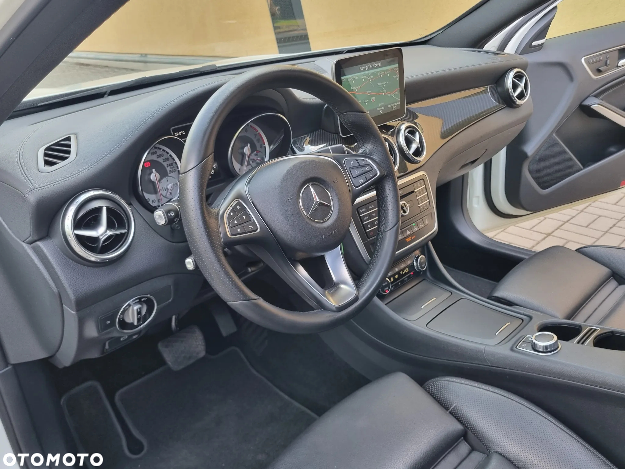 Mercedes-Benz GLA 250 7G-DCT Urban - 29