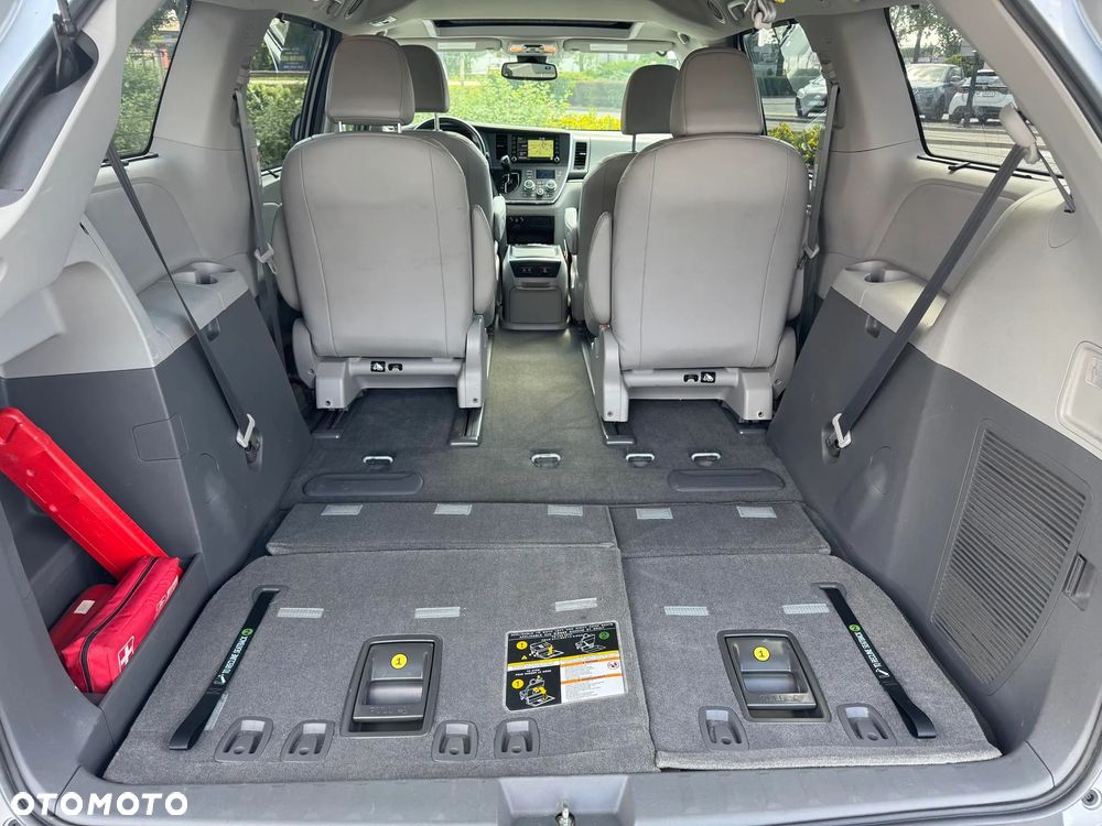 Toyota Sienna 3.5 V6 XLE AWD - 21