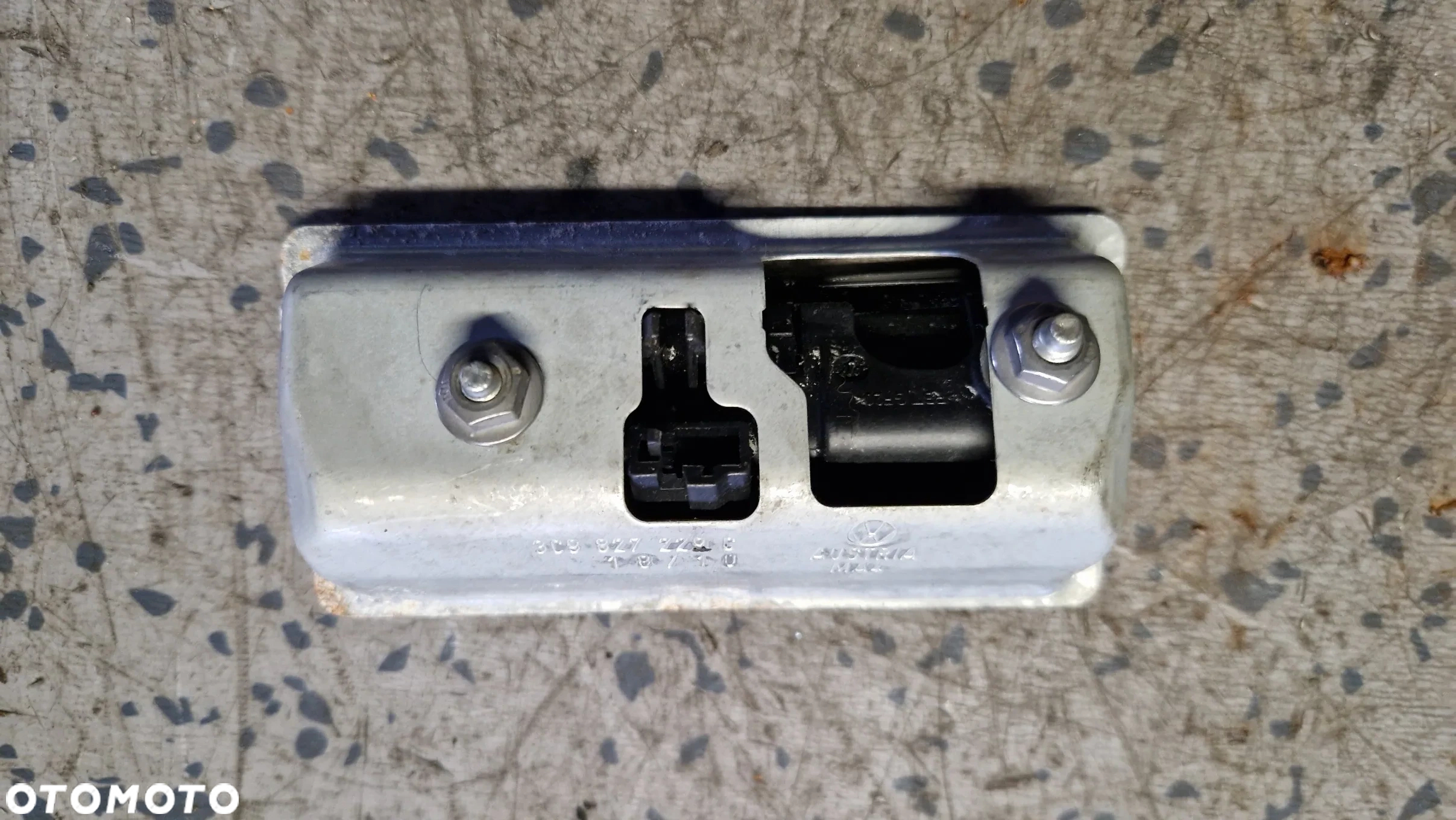 AUDI SEAT SKODA VOLKSWAGEN MIKROSTYK KLAPY TYŁ 5N0827566 - 2