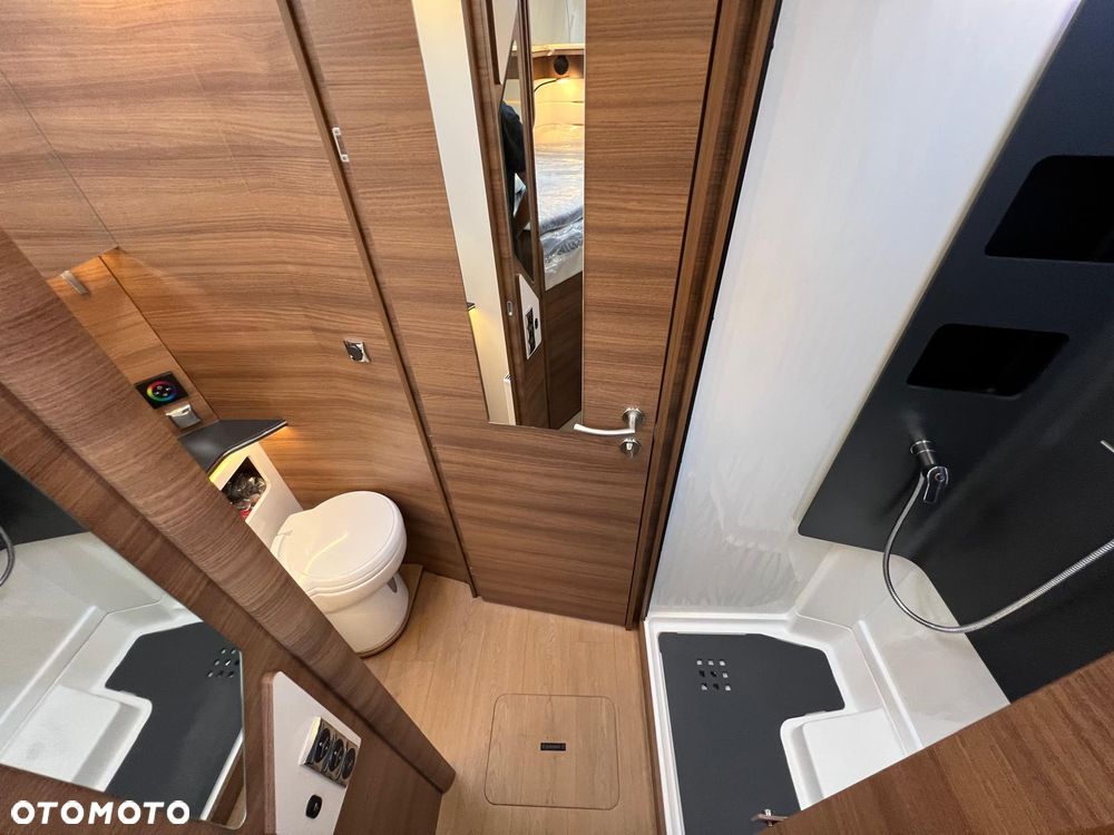 Rapido i166M DISTINCTION - aktywny tempomat DISTRONIC, ALDE, skórzana tapicerka - 34