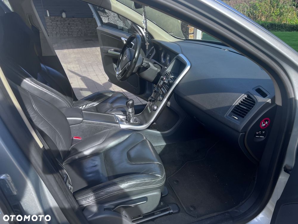 Volvo XC 60 D3 R-Design - 6