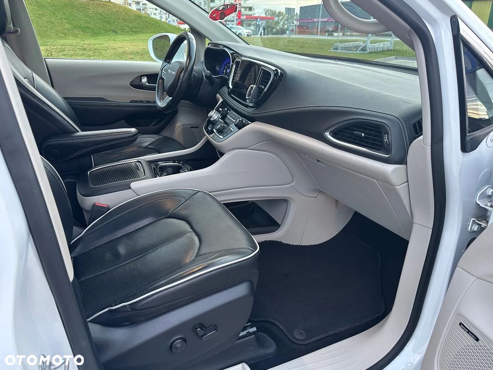 Chrysler Pacifica - 3